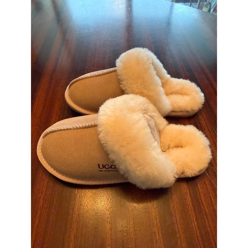 UGG Scuffette Sand Women’s EU 35–36 US 5.5 NWOB Shearling Slippers - Picture 7 of 7